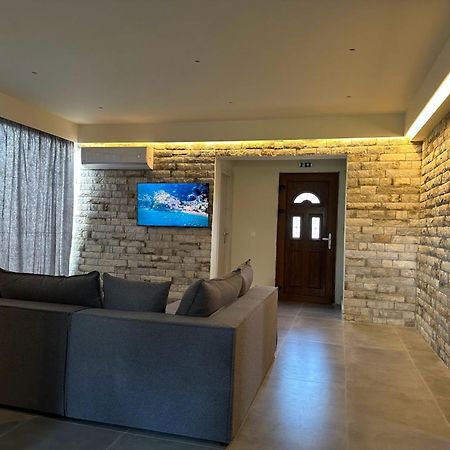 Aqua Luxury Suites By Estia Рода Екстериор снимка